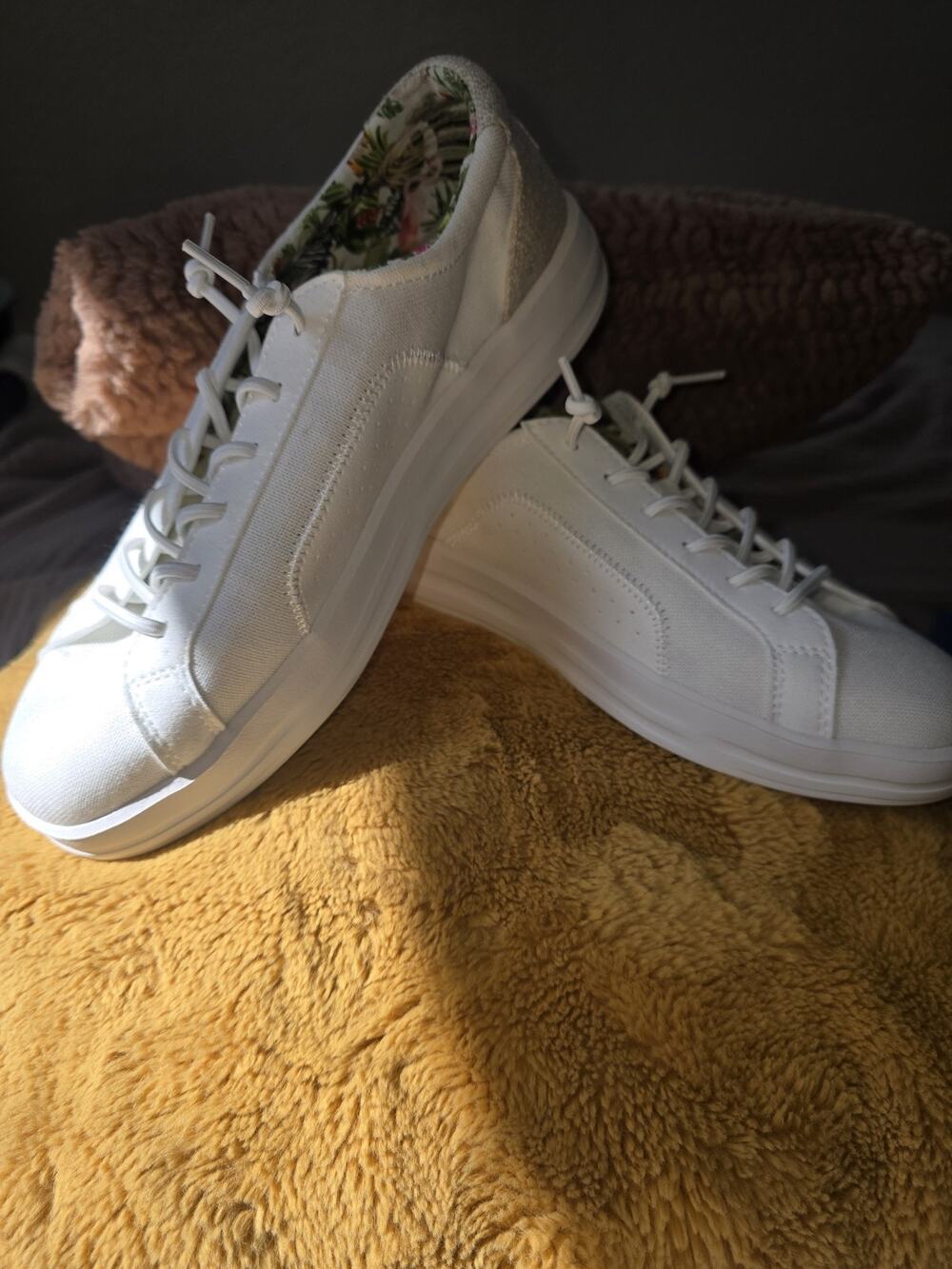 Hey Dude Women's White Canvas slip ons casual boat beach everday easy on crisp